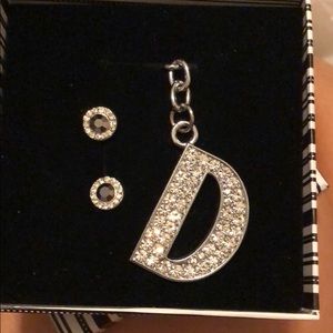 ‼️ initial key chain with pair of earrings‼️❗️